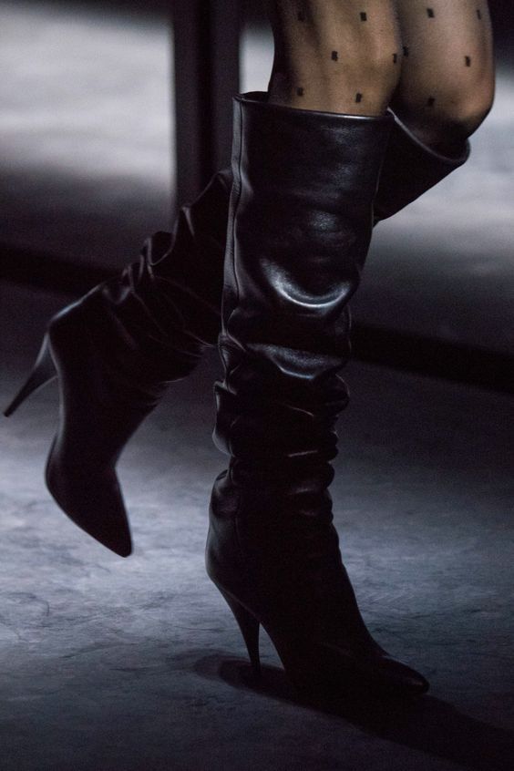 Сапоги с широким голенищем