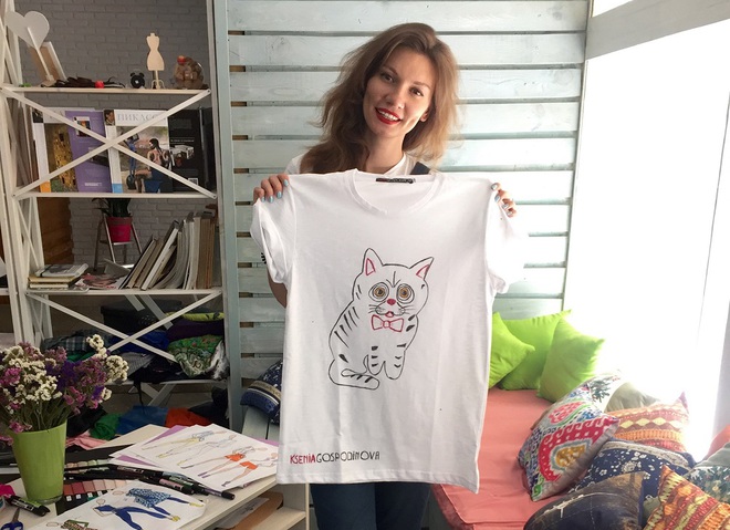 Українські дизайнери випустили футболки на підтримку бездомних котів: Ксенія Господинова