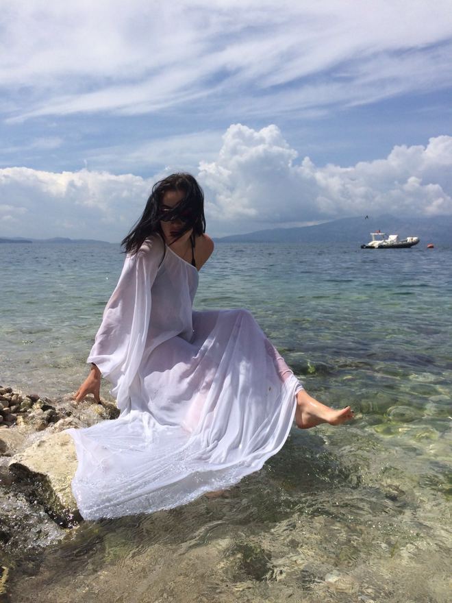 Звезды на отдыхе: Анастасия Приходько побывала в Албании