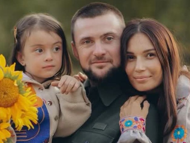 Дружина репера Yarmak показала їхні весільні фото з нагоди 10-річчя шлюбу