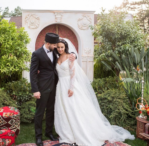 Джамала весільна сукня