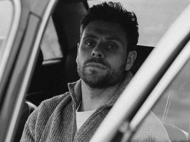 «Час змін»: Артур Логай поголив волосся на камеру