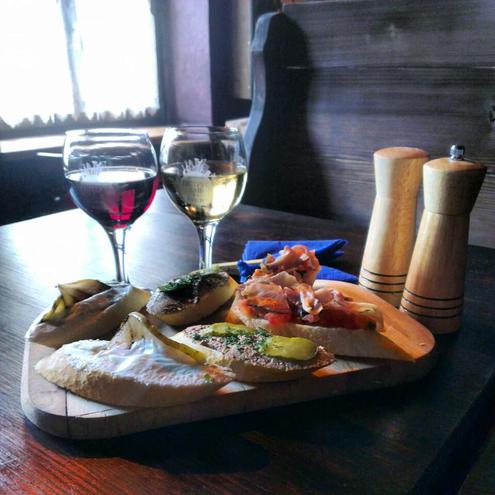 Рестораны Львова: Пструг, хліб та вино