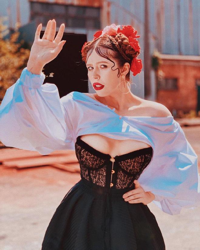 Соня Плакидюк в одязі бренду J'Amemme