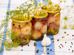 Маринований часник на зиму в банку