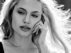 Анджелина Джоли