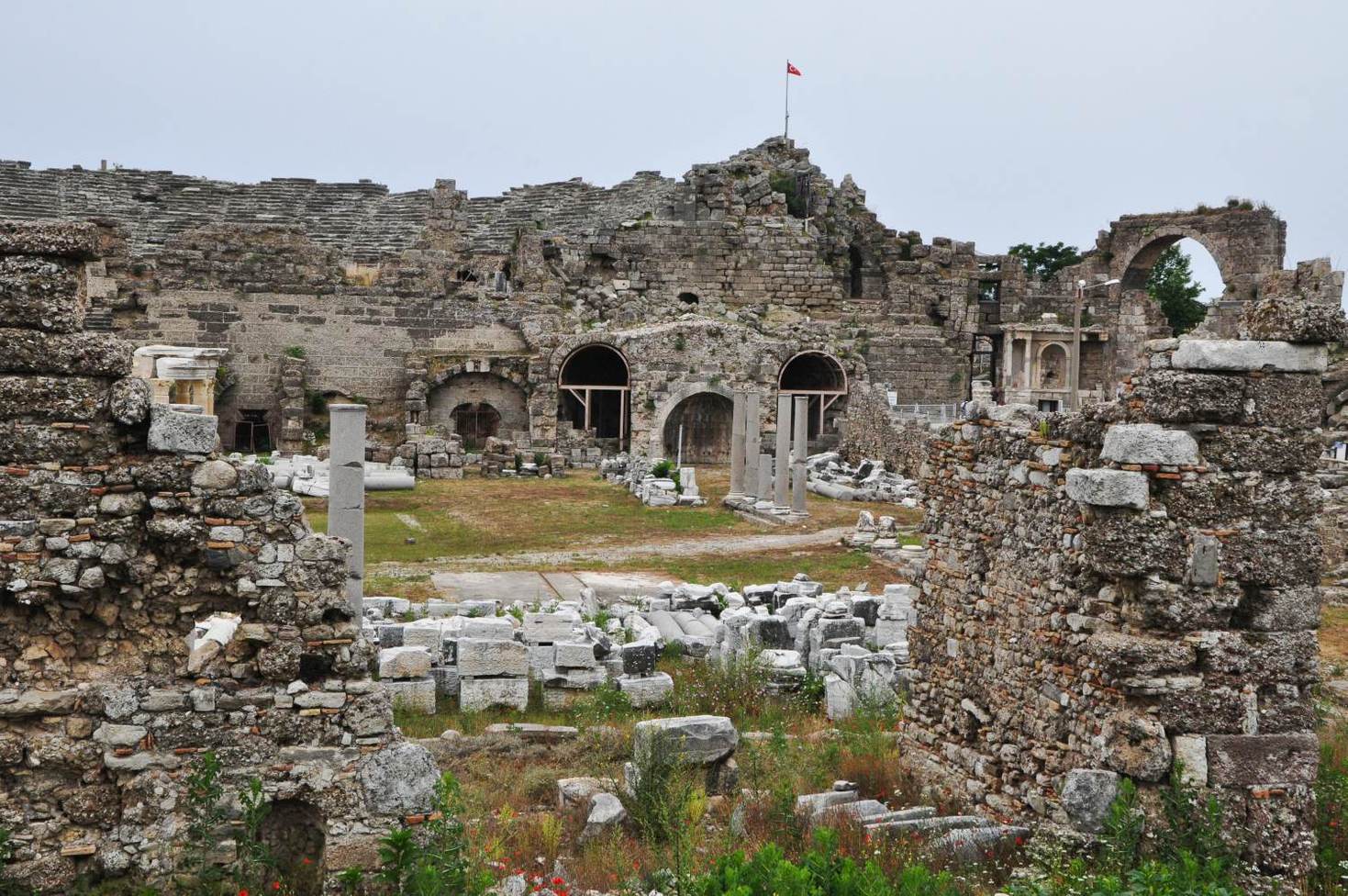 Многоликая Турция: старые улицы Анталии, Дюденский водопад и античный Сиде