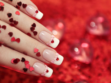 Маникюр с сердечками
