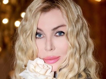 Від рудого каре до платинового блонда: Білик показала, як змінювалися її образи