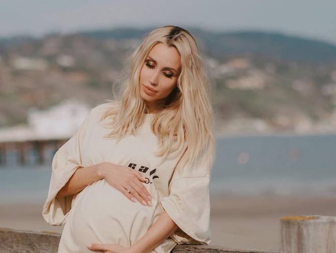 Лобода народила