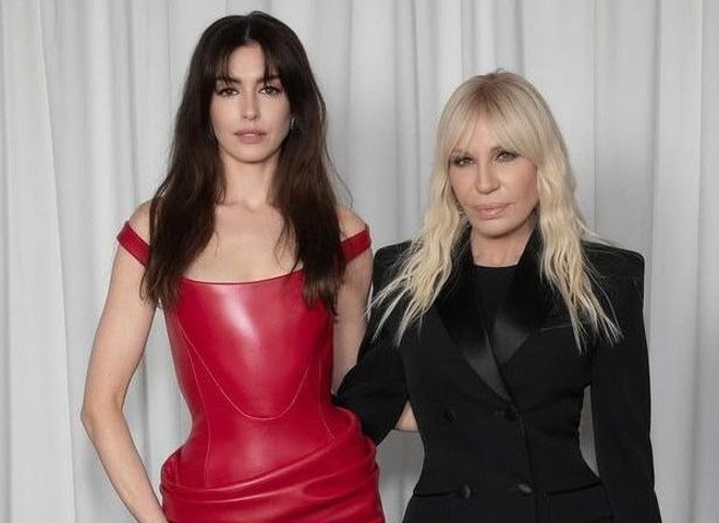 Гетевей показала кумедні посиденьки з Версаче й згадала Ґаґу