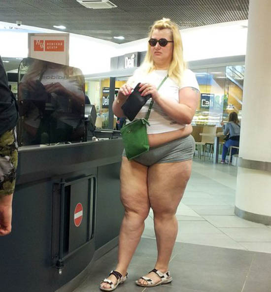 Девушки-пушинки в шортиках