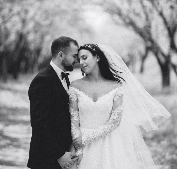 Джамала весільна сукня