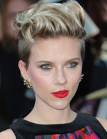 Скарлетт Йоханссон на премьере "Мстители:Эра Альтрона" в Лондоне Скарлетт Йоханссон на премьере "Мстители:Эра Альтрона" в Лондоне