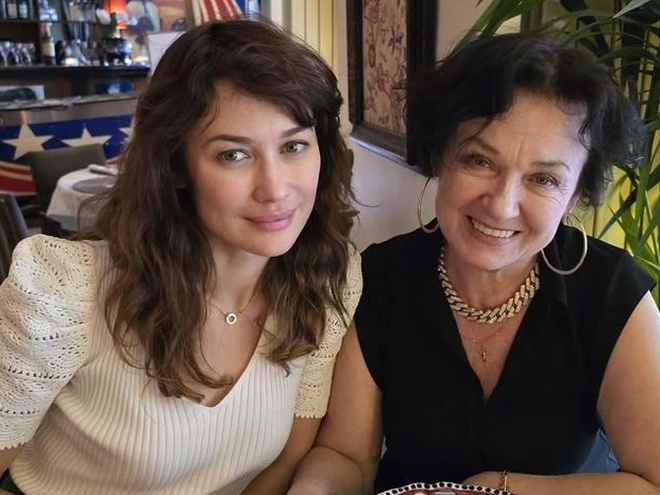 Куриленко показала, як відсвяткувала день народження мами у Дубаї