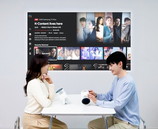 Когда технологии усиливают чувство от просмотра: короткий обзор проектора Samsung The Freestyle+