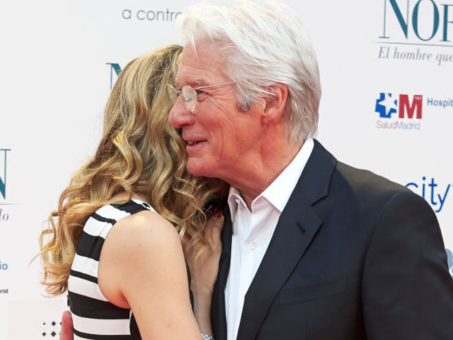 Ричард Гир с возлюбленной (Cover)