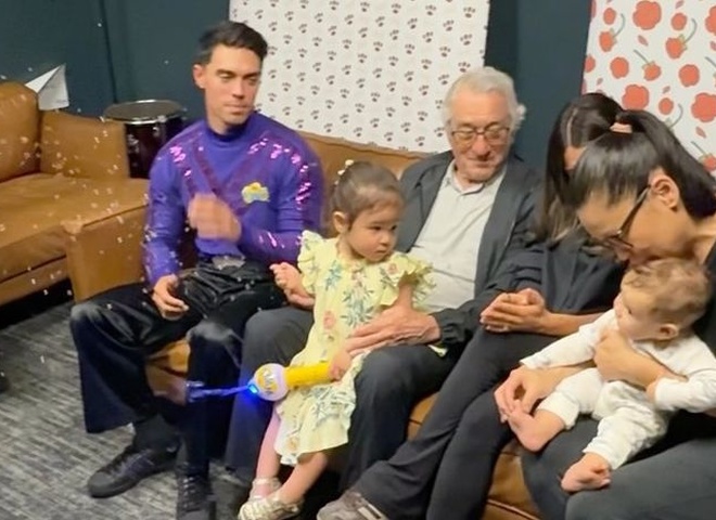 Роберт Де Ніро засвітився на концерті з 2-річною дочкою