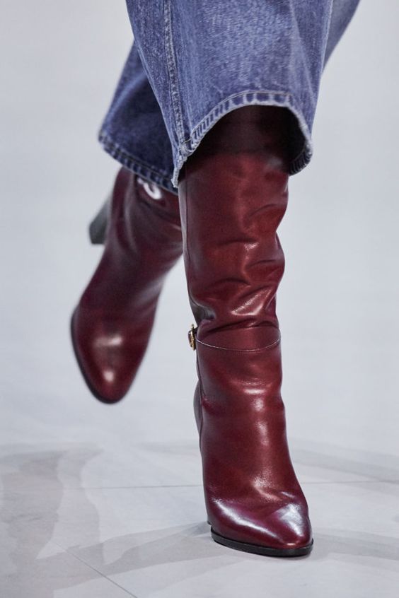 Сапоги с широким голенищем