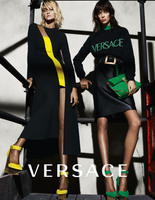 Карли Клосс в рекламной кампании Versace осень 2015