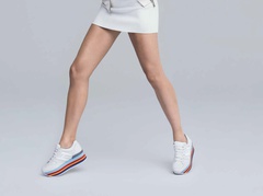 С чем носить кроссовки весной-летом 2017: стильные образы «ангела» Victoria’s Secret