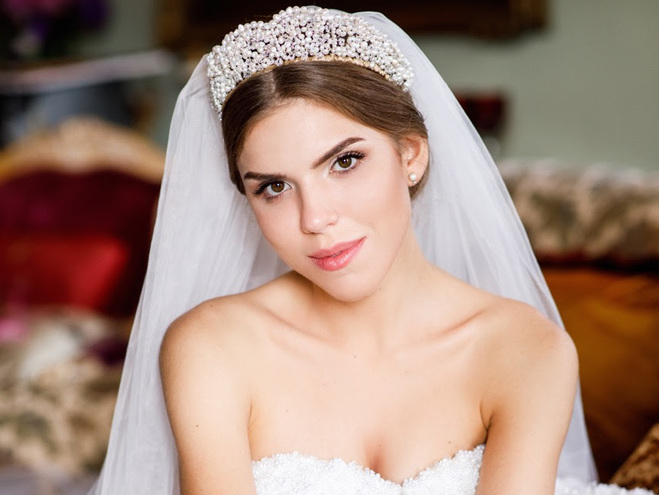 Катя Гуменюк в свадебном платье