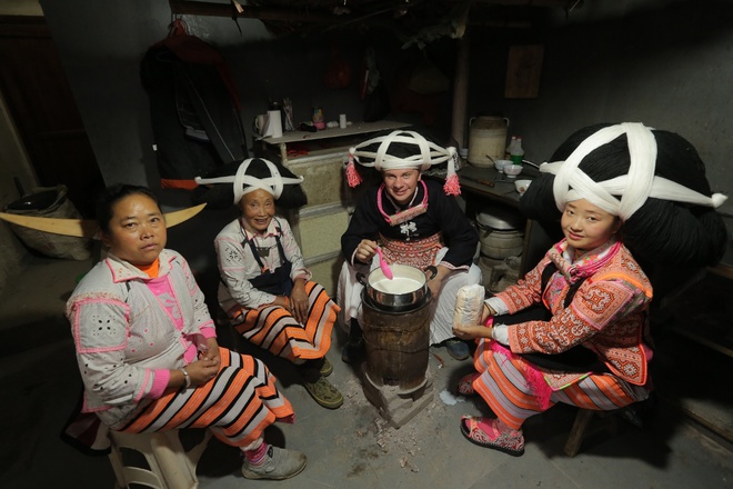 Дмитрий Комаров в племени Мяо