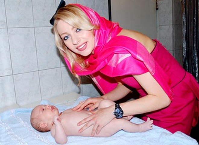 Оксана Брызгалова крестила сына