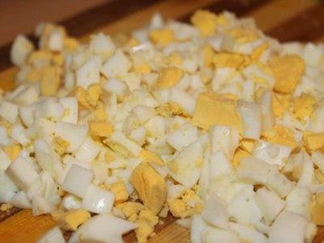 Блинчики с мясом, оливками и яйцом