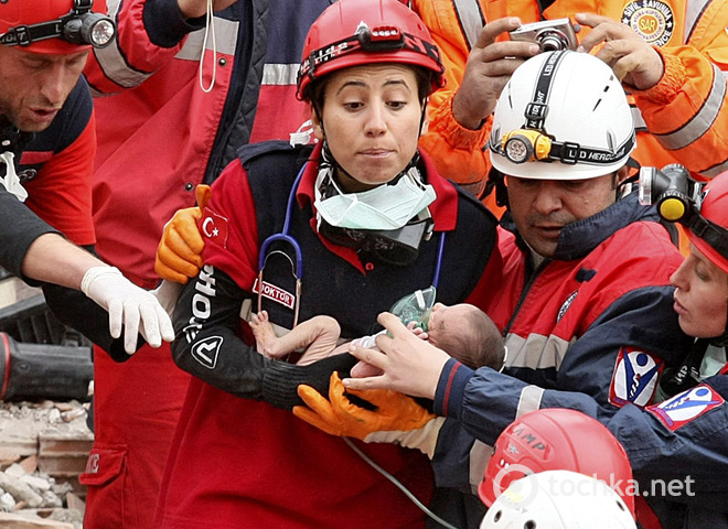 Спасение младенца в Турции