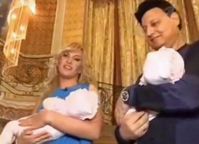 Камалія з дітьми