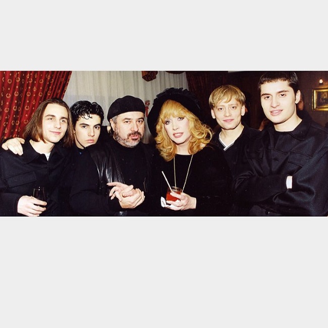 Флешмоб лихие 90-е