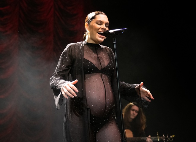 Співачка Jessie J розсекретила ім'я сина через місяць після пологів