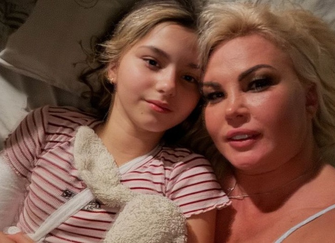 Другий перелом за два місяці: Камалія повідомила про чергову травму дочки