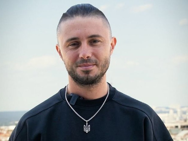 Не впізнати: Тарас Тополя показав себе із темним волоссям 17 років тому