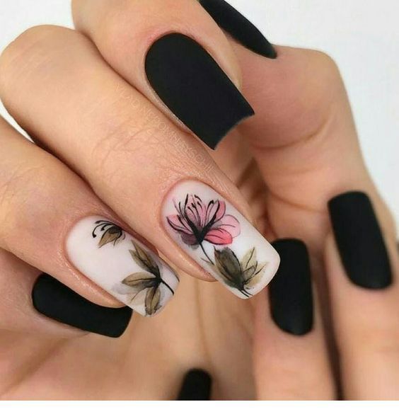 Матовый маникюр: цветочный принт