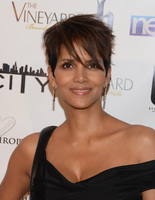 Хэлли Берри