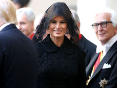 Образ Мелании Трамп на встрече с Папой