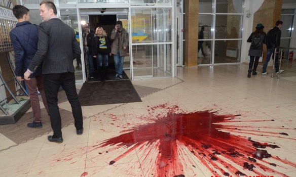 Официально: в Хмельницком протестующие сорвали концерт Потапа и Насти