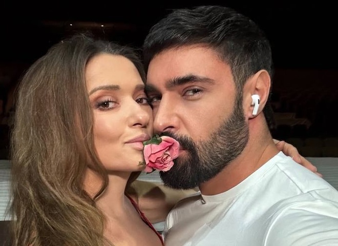 Дружина Козловського відреагувала на його поцілунок із Могилевською