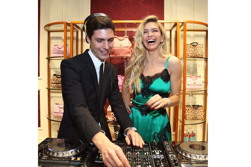 фото Віри Брежнєвої з кільцем