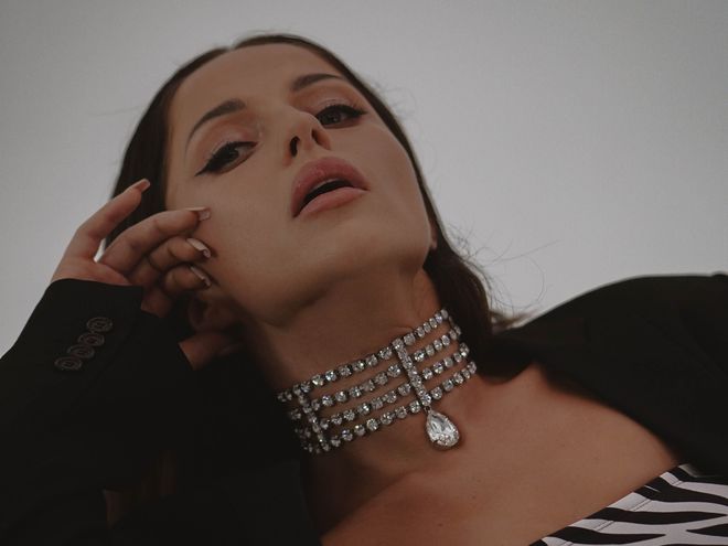 Алена Крутиенко начала сольную карьеру