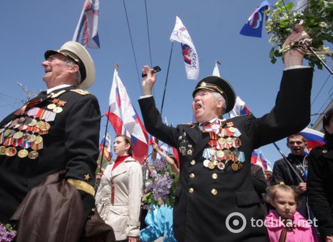 На Майдане празднуют День Победы