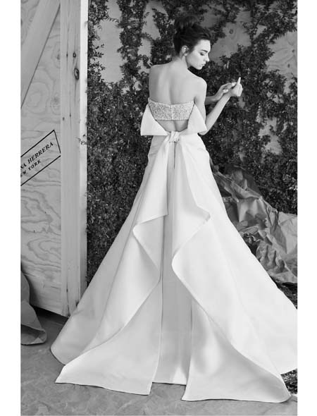 Свадебное платье с бантом