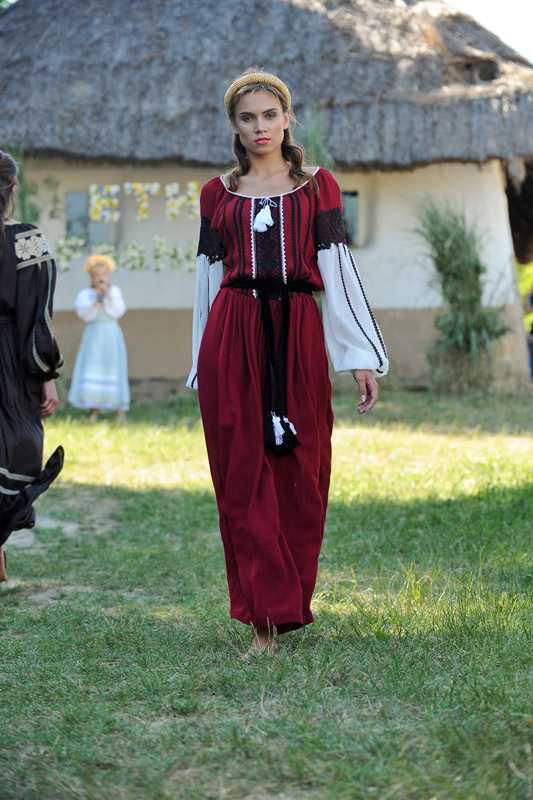 Коллекции Этно-fashion на фестивале «Країна Мрій»: SVITLO