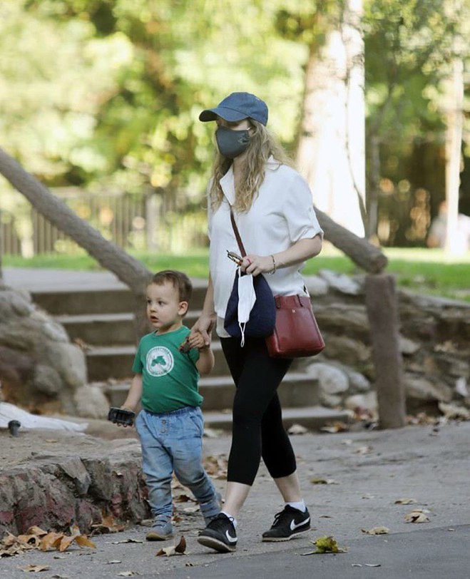 Рэйчел МакАкдамс с сыном