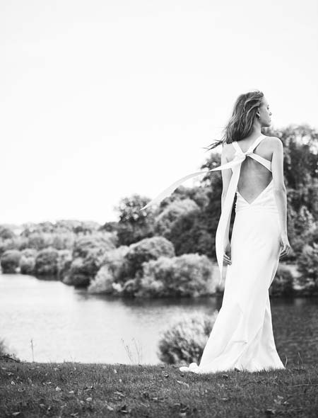 Свадебное платье с бантом