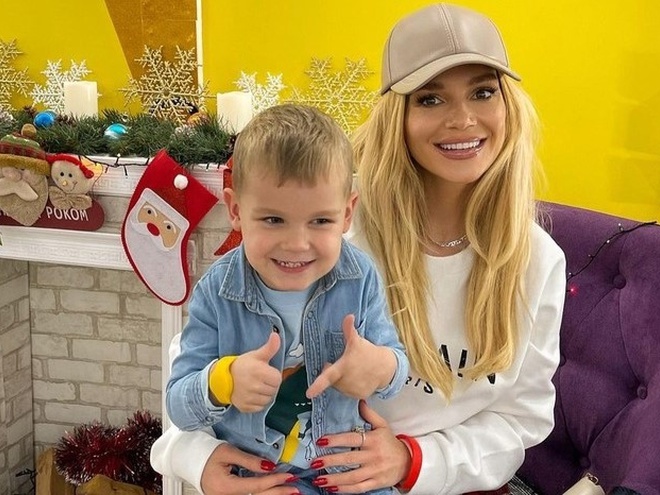 «Кинув слухавку»: Міша Романова намагалася зв'язатися із батьком свого сина на початку війни