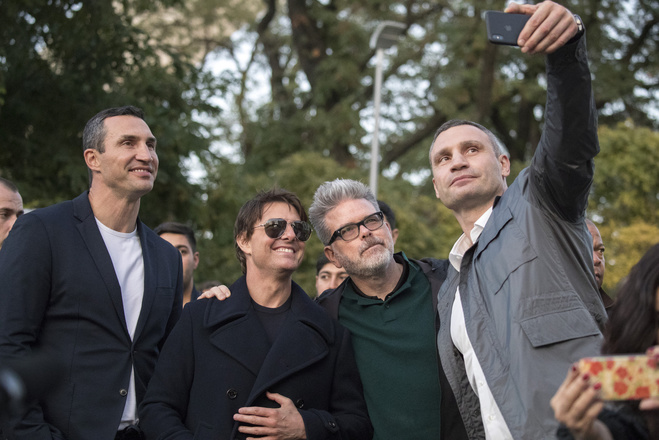 Виталий Кличко устроил Тому Крузу экскурсию по Киеву