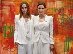 Стелла МакКартні і Анджеліна Джолі об'єднали зусилля заради дітей Анджеліна Джоілі і Стелла МакКартн